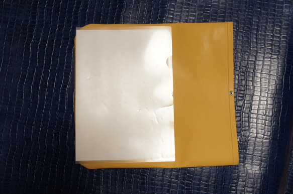 馬革製 大きめクラッチバッグ CLB1 黄土色 オーク A4サイズ ファイルケース マルチケース ハンドバッグ 本革製 7枚目の画像