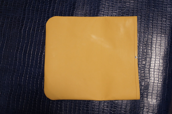 馬革製 大きめクラッチバッグ CLB1 黄土色 オーク A4サイズ ファイルケース マルチケース ハンドバッグ 本革製 6枚目の画像