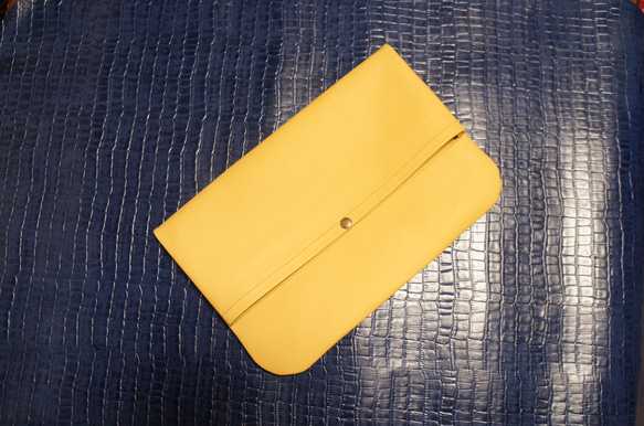 馬革製 大きめクラッチバッグ CLB1 黄土色 オーク A4サイズ ファイルケース マルチケース ハンドバッグ 本革製 2枚目の画像