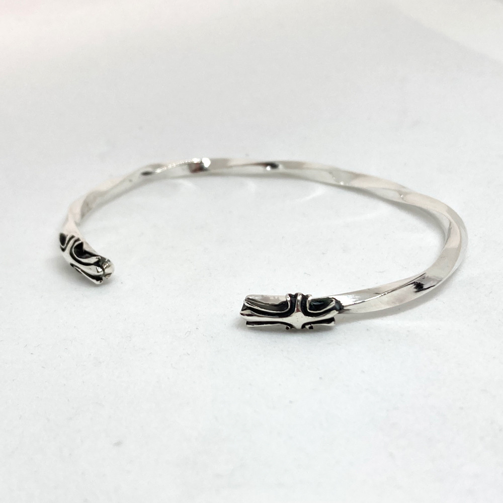《cross twist》バングル｜silver925・鏡面仕上げ・彫刻的フォルム・構造の美・意志の象徴