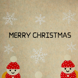 【ハッピーな苺サンタたち】クリスマスのグリーティングカード（ベージュ） 3枚目の画像