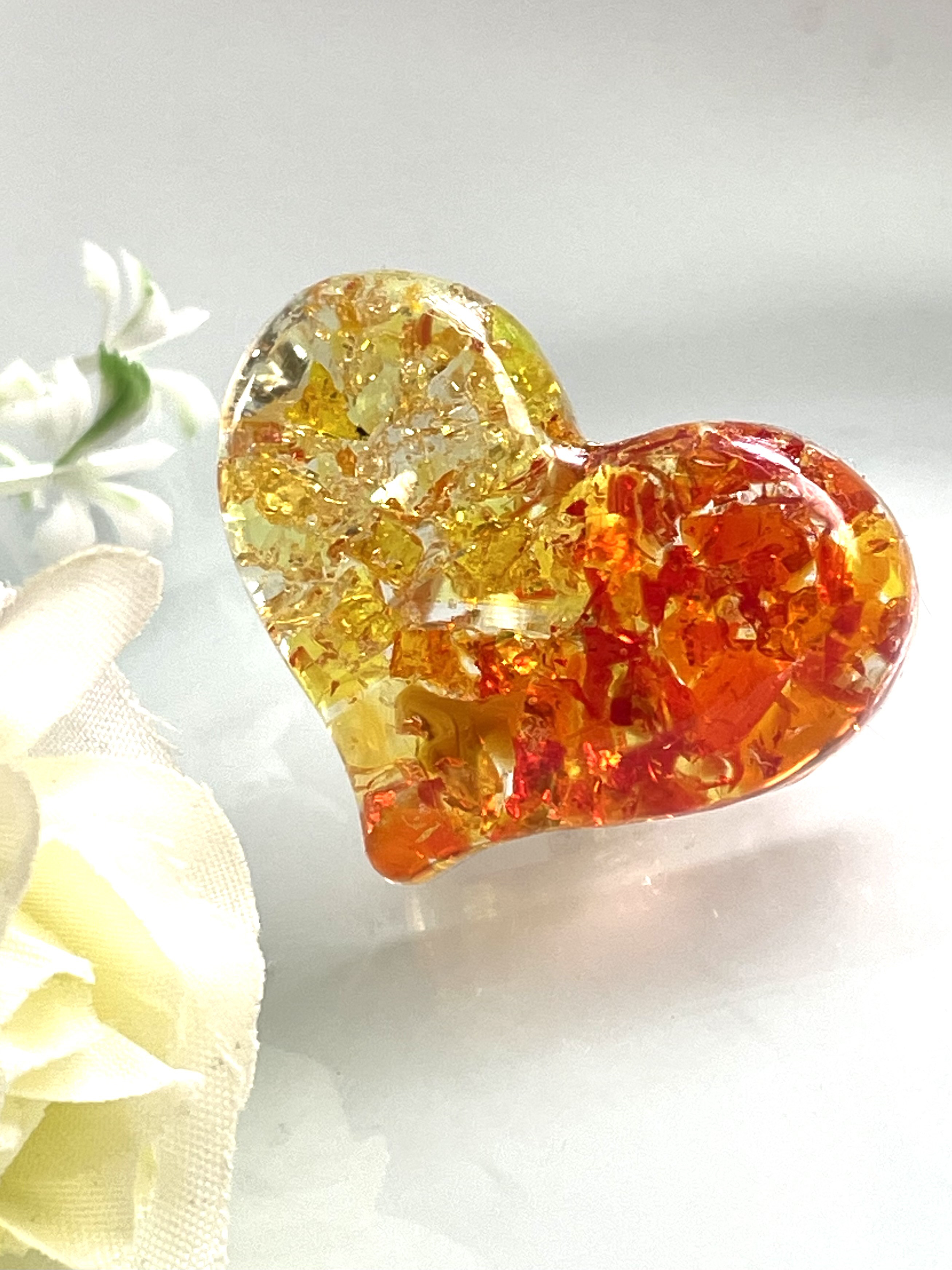 ひまわり畑ハートレジンヘアゴム ポニーフック変更可能。 ひまわり畑ハートレジンヘアゴム ポニーフック変更可能。