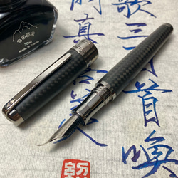 3952老山羊-X800 霧面碳纖維(旋轉式筆蓋) 書法鈦尖鋼筆 第2張的照片