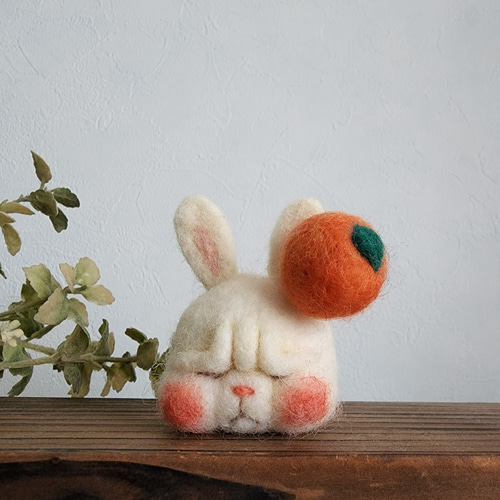 受注制作】しかめっ面コンパクトうさぎさん (オプションでみかん 受注制作】しかめっ面コンパクトうさぎさん (オプションでみかん