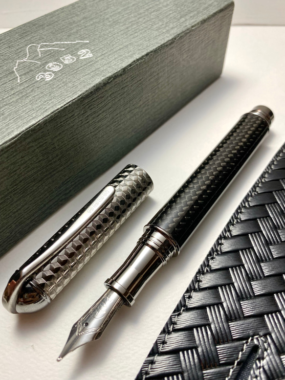 3952老山羊-太魯閣手工包覆碳纖維白鋼刀尖鋼筆類長刀研筆・書寫用具bon