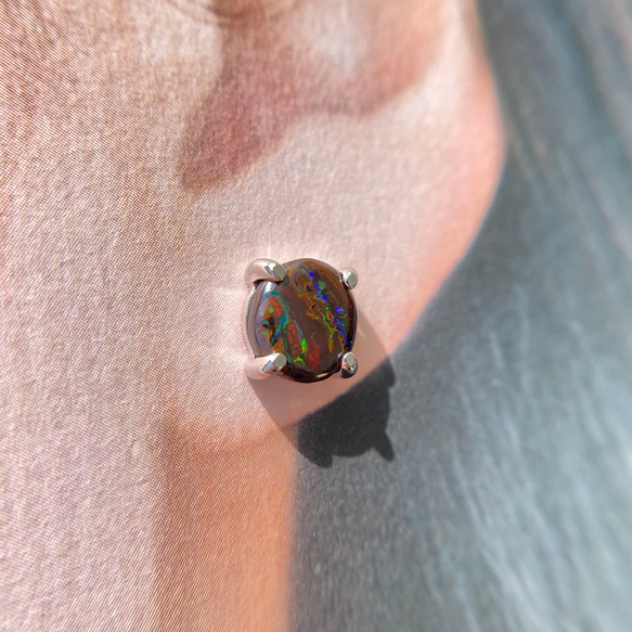 天然ボルダーオパール片耳シルバーピアス☆オーストラリア産原石から磨いた１点もの 4枚目の画像