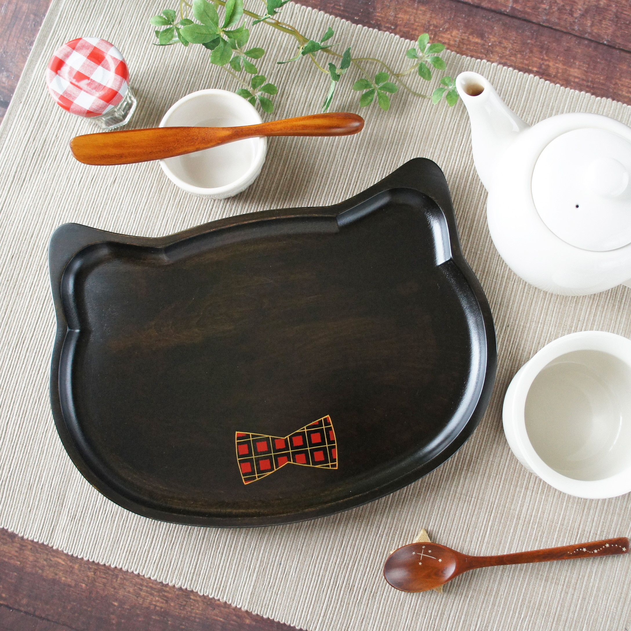 にゃんぷれーと（赤チェックリボンタイ）