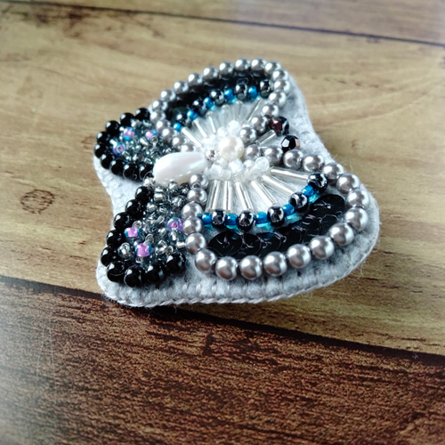 ビーズ刺繍◇蝶のブローチ＊シック ブローチ isoa/イソア 通販