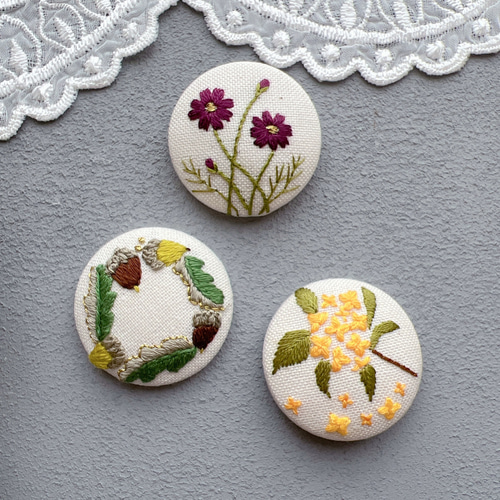 北欧ボタニカルフラワー＊手刺繍ブローチ＊みどり ブローチ