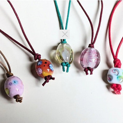 トンボ玉(水中花)のストラップ 金赤とピンクの花のとんぼ玉(水中花入り)のストラップ 携帯ストラップ