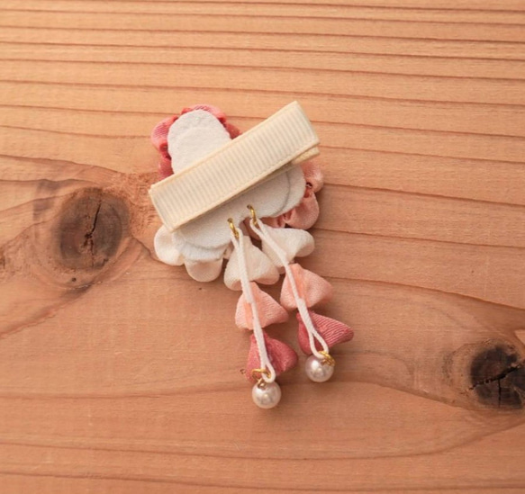 きゅんと揺れるつまみ細工のベビークリップ-桜ピンク&くすみピンク&白-　お節句　ひなまつり　雛まつり　七五三 2枚目の画像