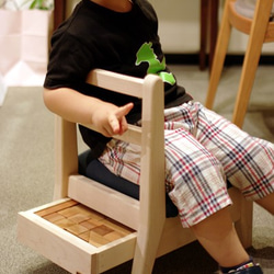 【展示品特価】引出し付きの子供椅子 4枚目の画像