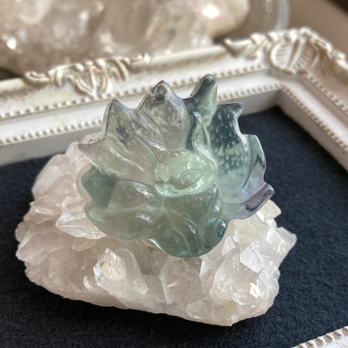 天然石フローライトの九尾狐　ご購入前に在庫確認必要D.384 楽天市場】フローライト 置物 九尾の狐 天然石 蛍石 ほたるいし 彫刻