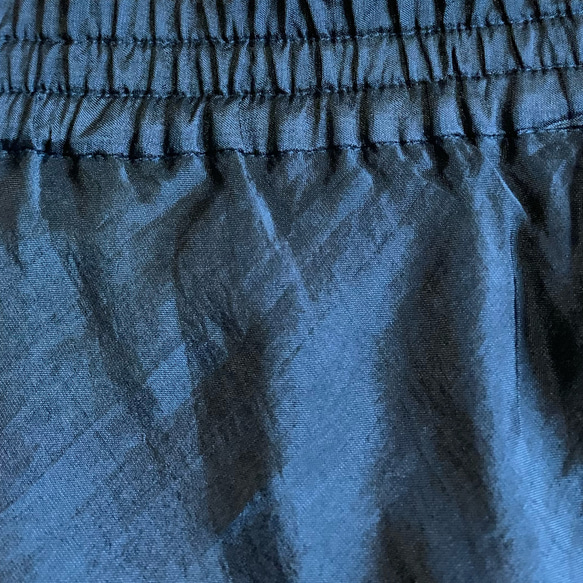 シルクのシンプルバイヤススカート　シンプルなバイヤスではきやすく美しいシルエット　黒色 8枚目の画像