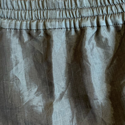 シルクのシンプルバイヤススカート　シンプルなバイヤスではきやすく美しいシルエット　カーキ色 9枚目の画像