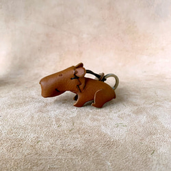 動物森林-水豚-真皮植鞣 皮革鑰匙圈 吊飾 動物造型 第4張的照片