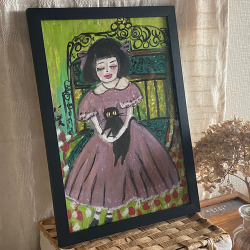 絵画 。壁掛け絵【庭で、椅子にきれいなスカートを着た女の子が黒猫を