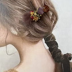 ボルドーとファーの秋色ヘアクリップ  テディベアとボルドーの大人可愛いボタンアクセサリー 3枚目の画像