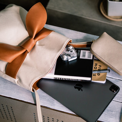 亞麻與真皮緞帶單肩包，6號帆布，米白色 第6張的照片