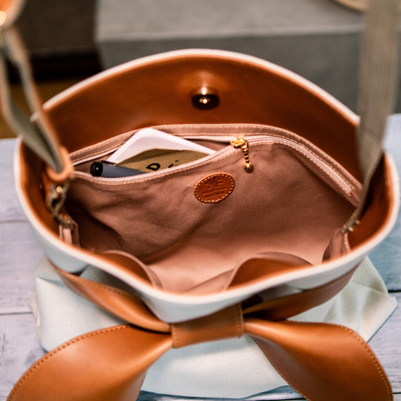 亞麻和真皮緞帶單肩包，採用 6 號帆布製成 [橡木] 第8張的照片