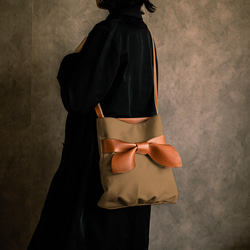 亞麻和真皮緞帶單肩包，採用 6 號帆布製成 [橡木] 第3張的照片