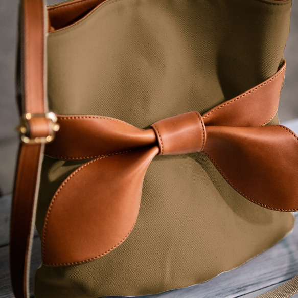 亞麻和真皮緞帶單肩包，採用 6 號帆布製成 [橡木] 第4張的照片