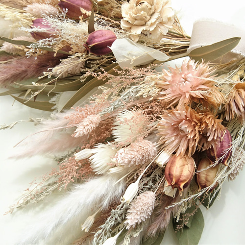 白×ピンクベージュのスワッグ ブーケ ドライフラワー スワッグ