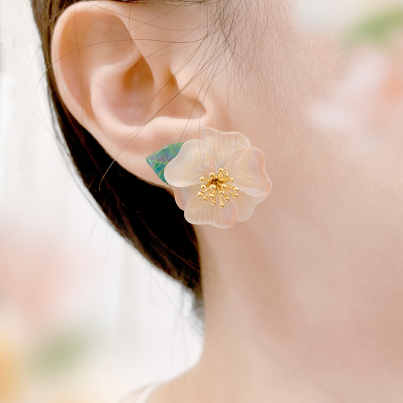 耳環 椿花 山茶花 樹脂 醫療鋼耳針 純銀耳針 耳夾 生日 禮物 白 第8張的照片