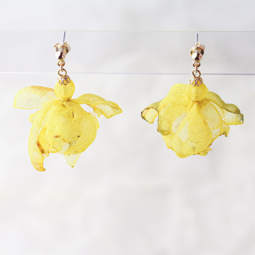 いちょう色 秋の花｜オーガンジーのゆれる黄色花ピアス ピアス 