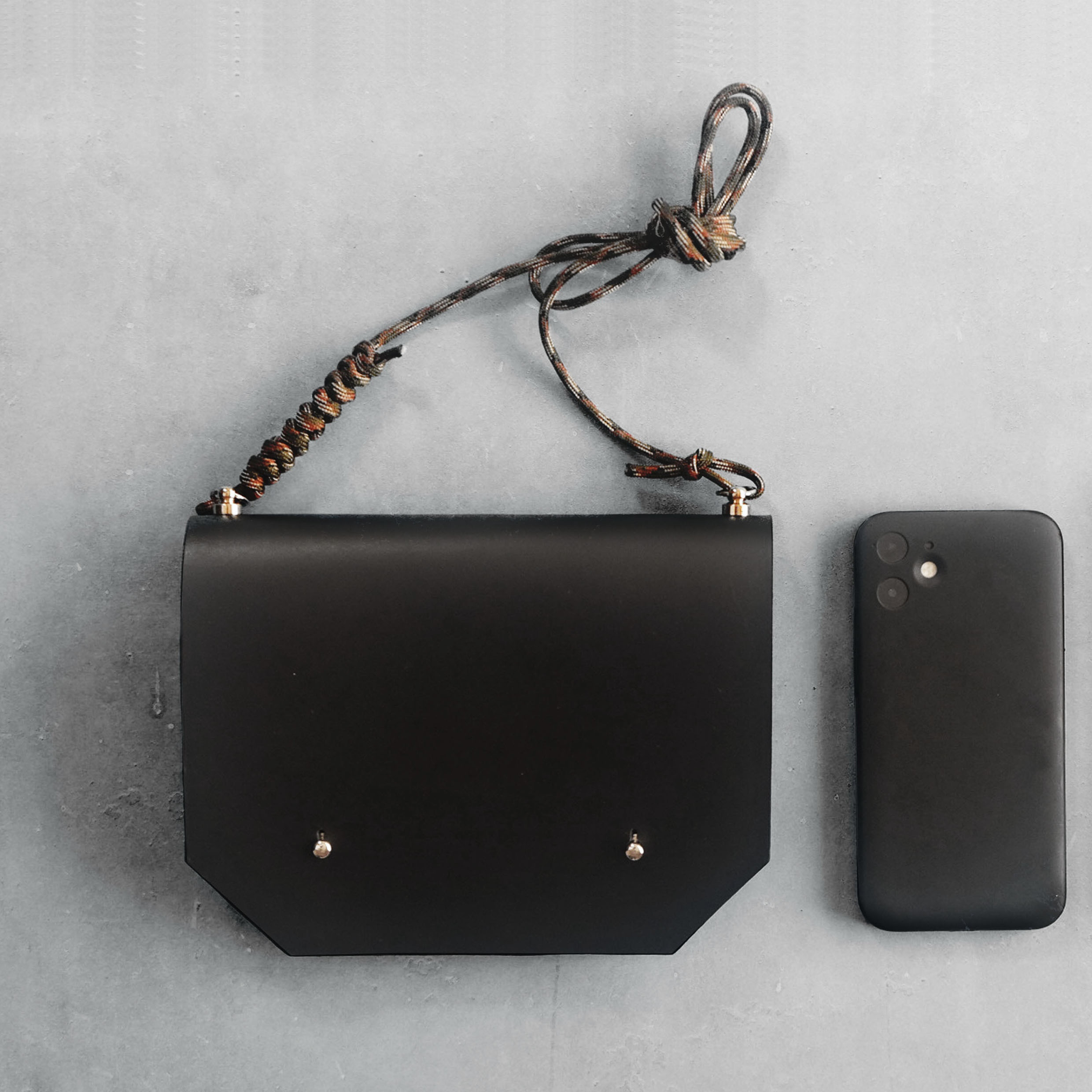 【美品】ブラック 本革 トランク スマホショルダー HerSchedule】trunk smart phone shoulder トランク スマホ