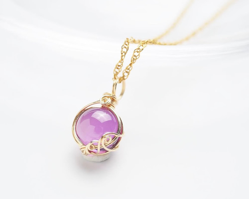 クンツァイト　ピンクサファイア　ペンダントトップ　ワイヤージュエリー 合成 カラーチェンジサファイア （ピンクパープル） / 14kgf