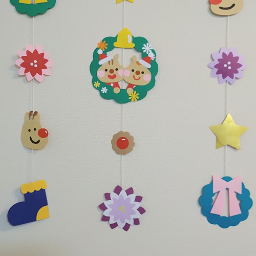 どうぶつサンタとクリスマスリースの吊るし飾り♪ 保育園 飾り 壁面 秋