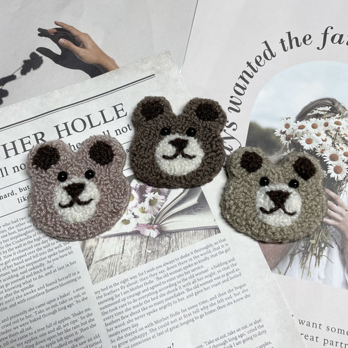 もこもこクマさんワッペン 刺繍 パンチニードル ハンドメイド いちご