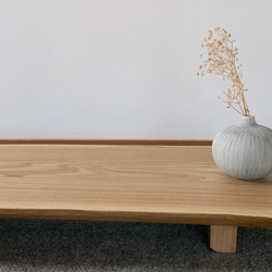 【送料無料】木製一枚板の飾り台（L）タモ無垢材 2枚目の画像