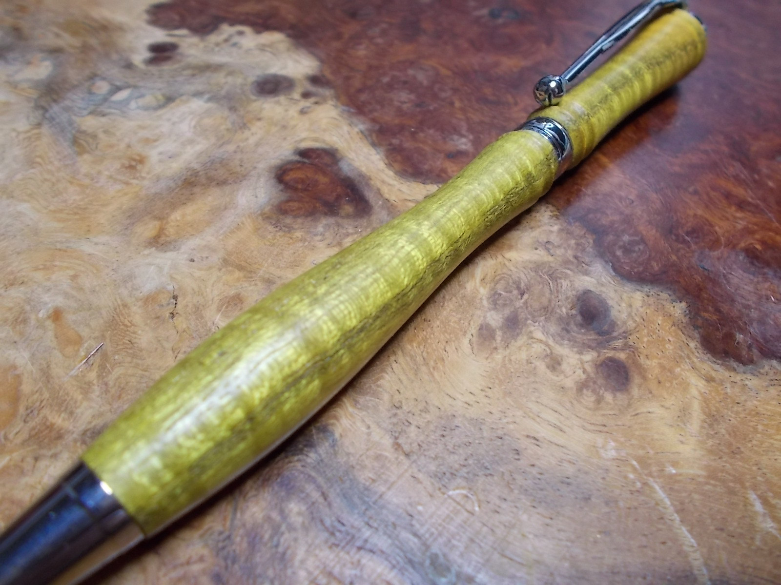 キハダの縮杢　フリクションボールペン！(ジェットストリームやクロスタイプ軸も使用可)　手作り品　プレゼントに！