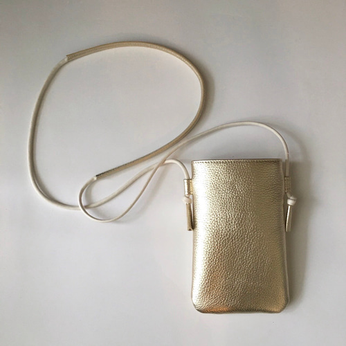 大人のスマホショルダー 牛革 シュリンク シャンパンゴールド squeeze