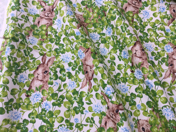 ラスト1 ウサギとクローバー　ブルー　約110×40cm 1枚目の画像