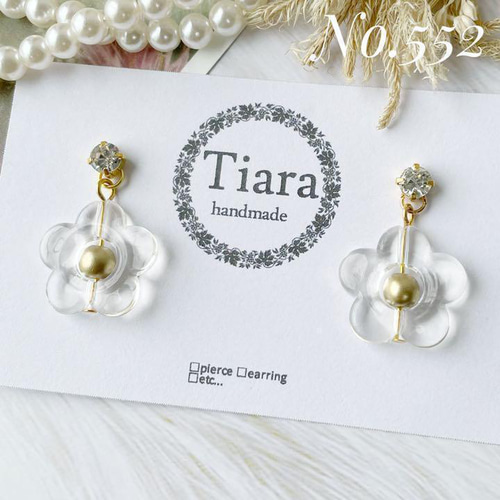 No.552【ピアス イヤリング 貼るピアス】クリアフラワー マット 