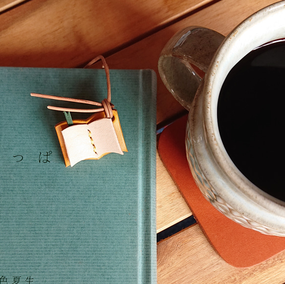 ひょっこり♫飛び出すミニチェアbook&coffeeのレザーブックマーク＊5colors《受注制作》 4枚目の画像