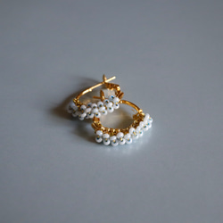【ペールブルー×ゴールド】フランスヴィンテージのフープタイプ耳飾り braid 月 湖 白鳥 プレゼント 1枚目の画像