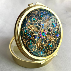 透かしパーツの鏡付きピルケースCROSS deep turquoise green