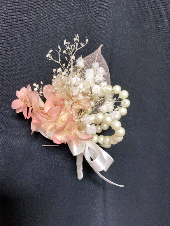 〜Hydrangea perle〜 ✩︎⡱カシワバアジサイコサージュ/ホワイトピンク/プリザーブドフラワーコサージュ 4枚目の画像