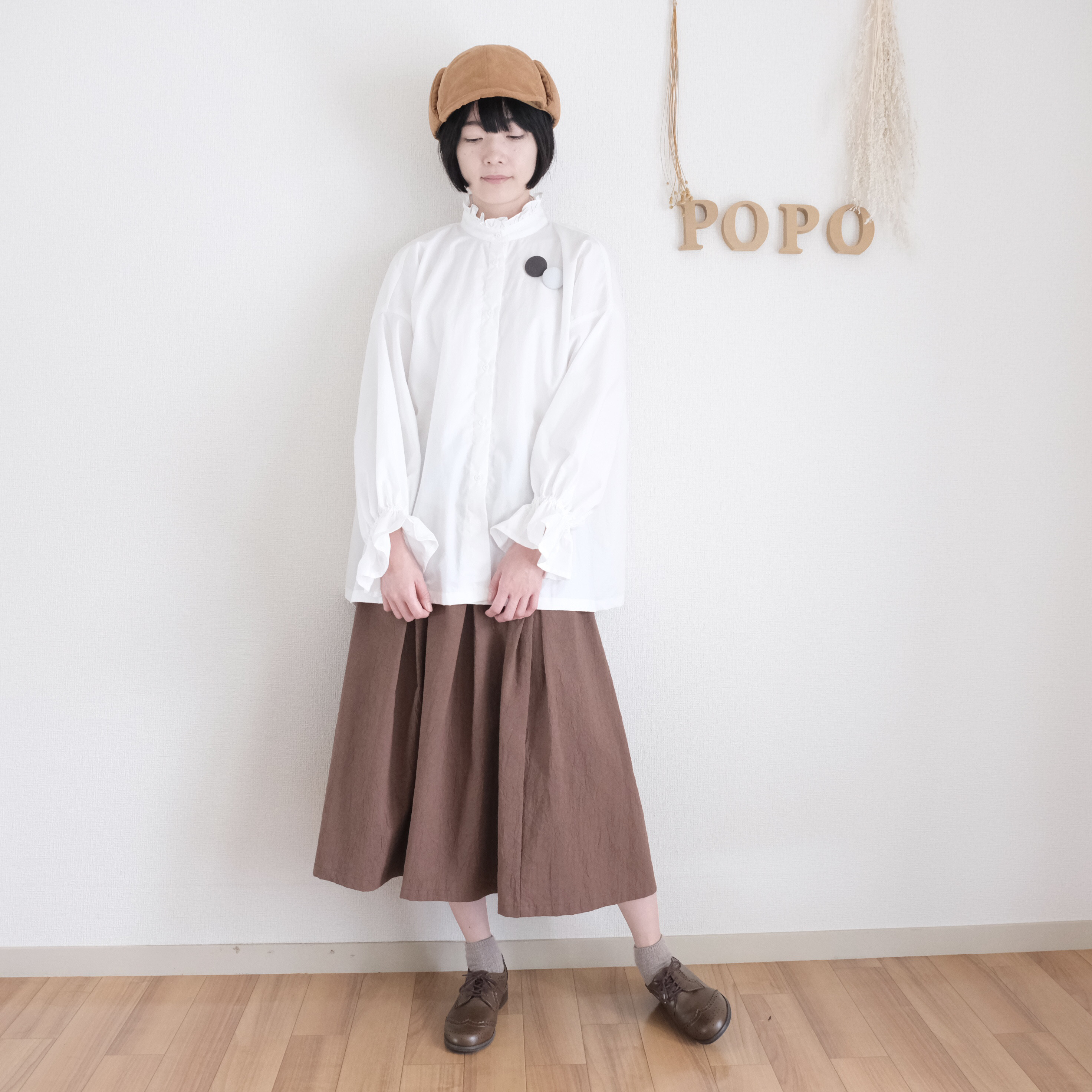 袖口ふんわりフリルブラウス　タイプライター　ホワイト　長袖