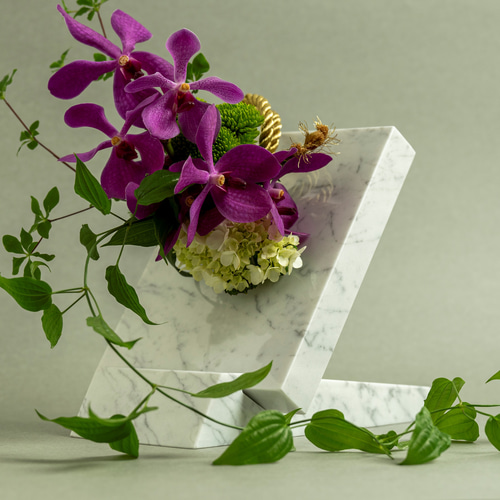 石翔花】～yui 白～天然大理石と真鍮の花器 一輪挿し・花瓶・花器