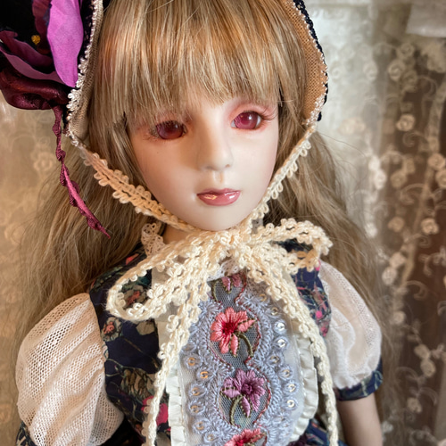 創作ビスクドール人形 黒地花柄のロングドレスの女の子 その他人形