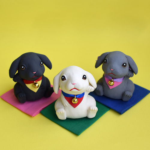 鏡餅を載せた招きウサギ（ロップイヤー） その他インテリア雑貨 城南窯
