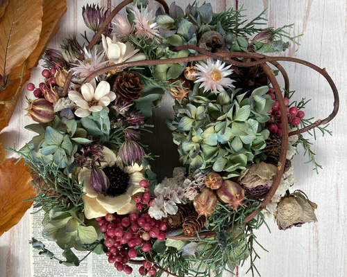 紫陽花と小花のリース 秋色紫陽花と小花の秋リース:ドライフラワーリース リース 花うさぎと