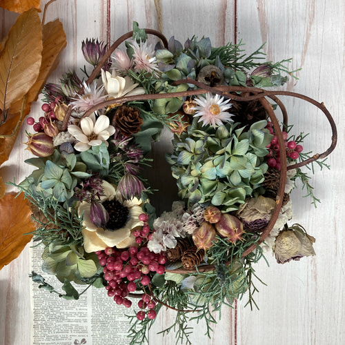 秋色紫陽花のハーフリース　小花と木の実 秋色紫陽花と小花の秋リース:ドライフラワーリース リース 花