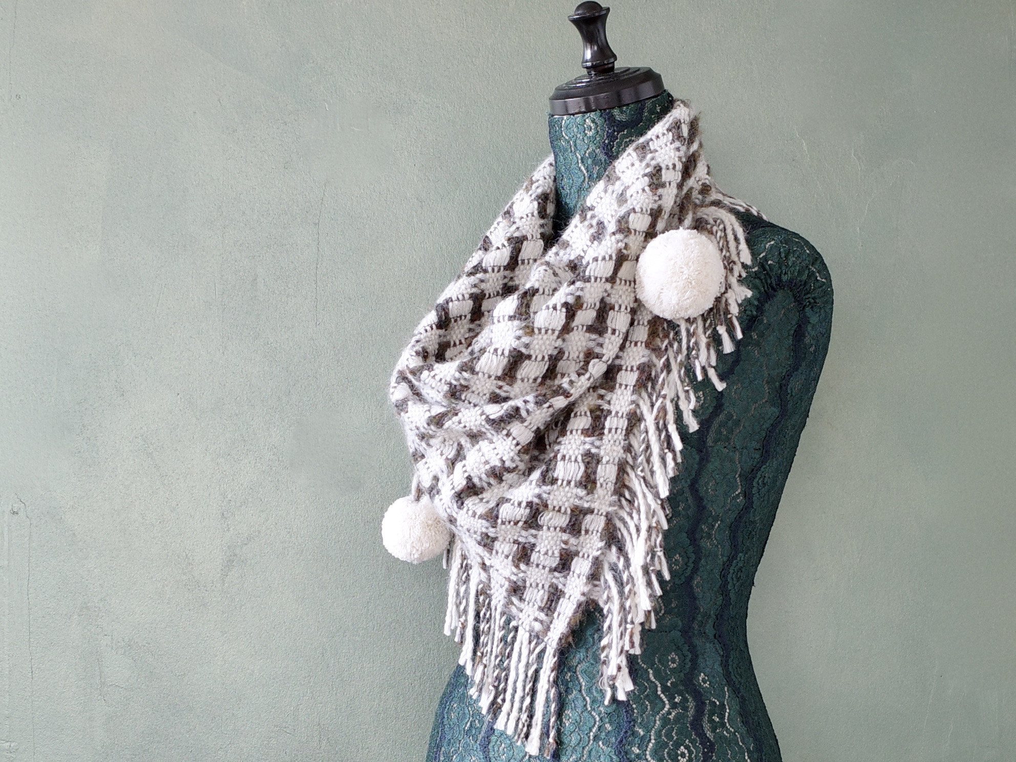 手織り アキハ織 ポンポンマフラー Handwoven TMMS22137