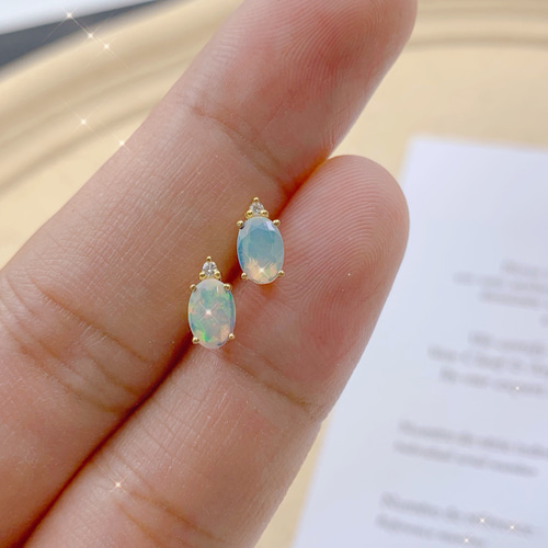 天然ダイヤモンド付きオパールピアスk18 ピアス（スタッド・一粒